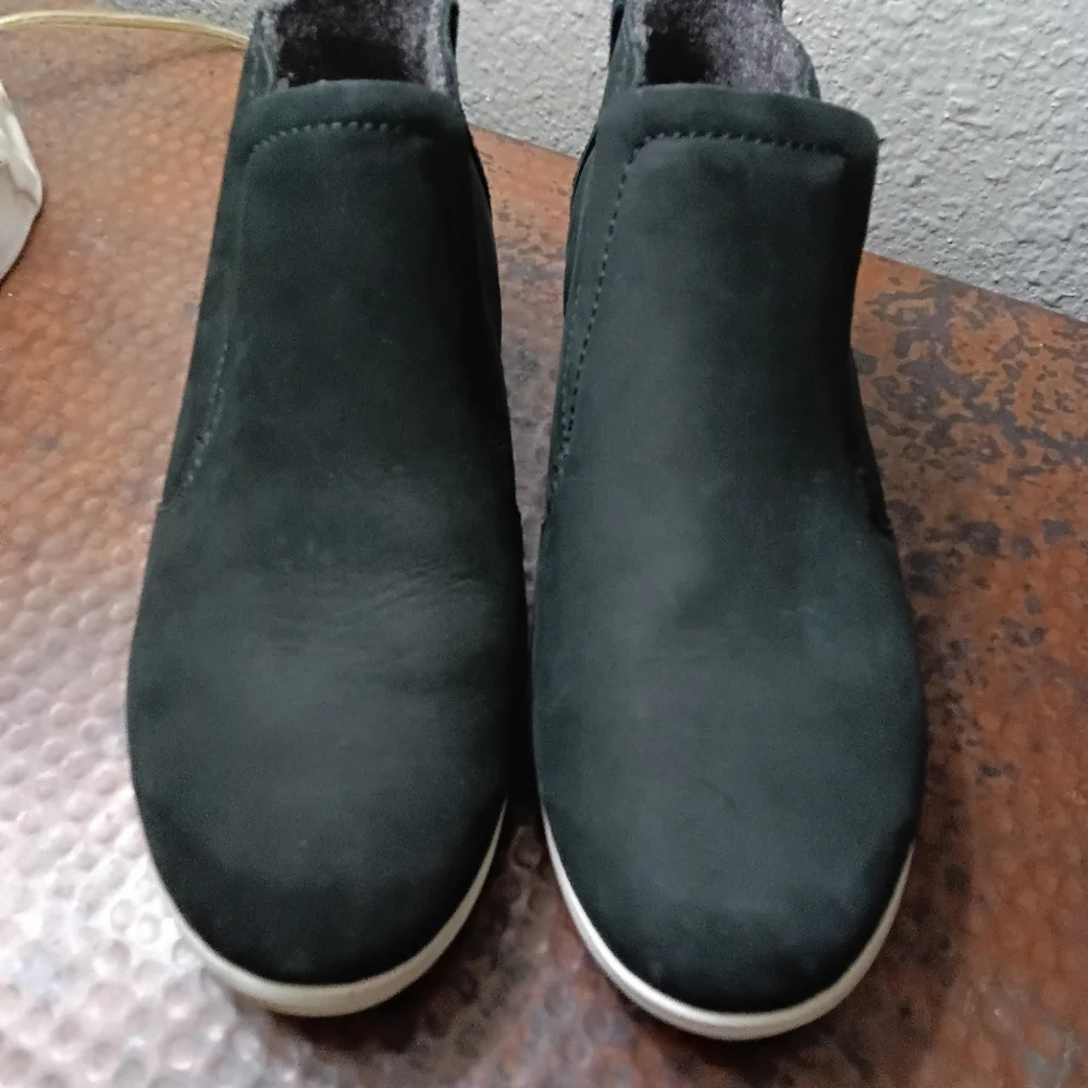 OluKai Sz. 7 Hawai'iloa Manu Hope Boots in Lava Rock